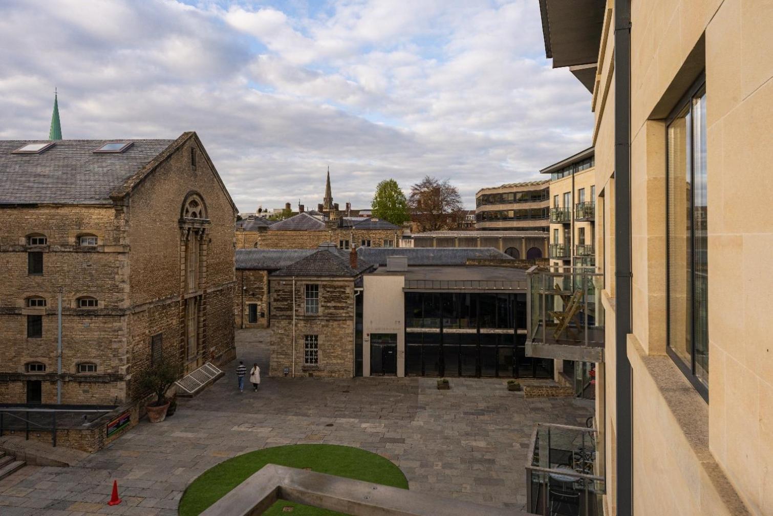 Righton - Two Bedroom Apartment, Centre Oxsmtc Apartment Oxford